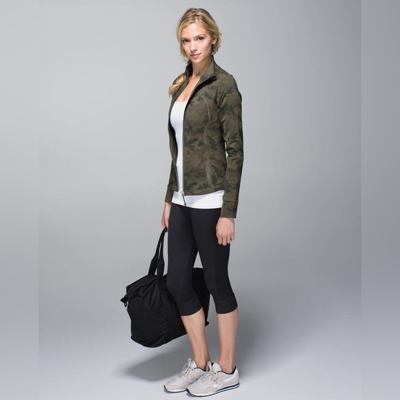 Lululemon Forme Jacket II Camo Savasana Camo Fatigue Green Sz 8 - Picture 2 of 8
